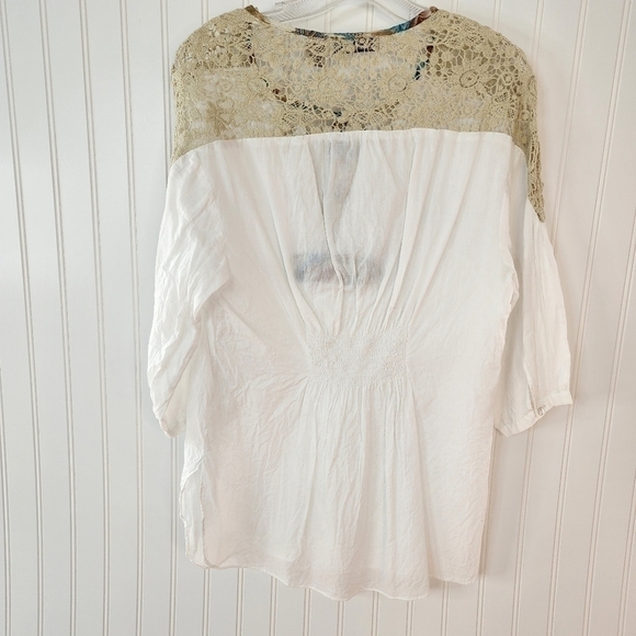 Vintage Havana cream light weight blouse w/ lace and flower pattern around neck. - Picture 7 of 10